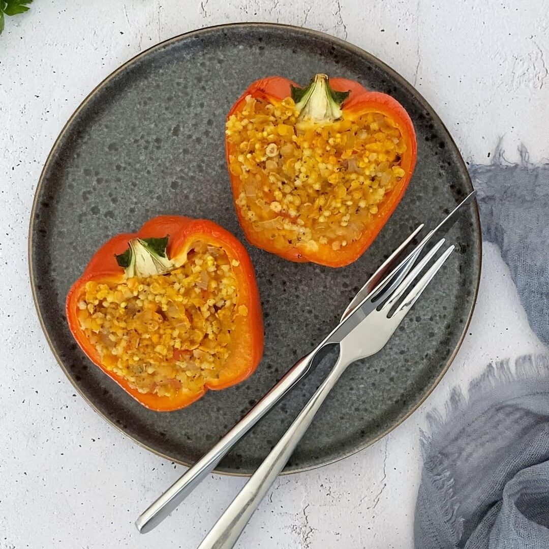 papryka faszerowana kaszą jaglaną i soczewicą